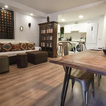 Seahomes Vacations - Centric 100m And Pkg Apartment