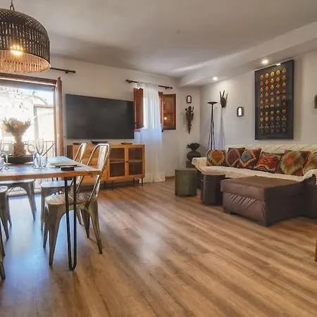 Seahomes Vacations - Centric 100m And Pkg Apartment *